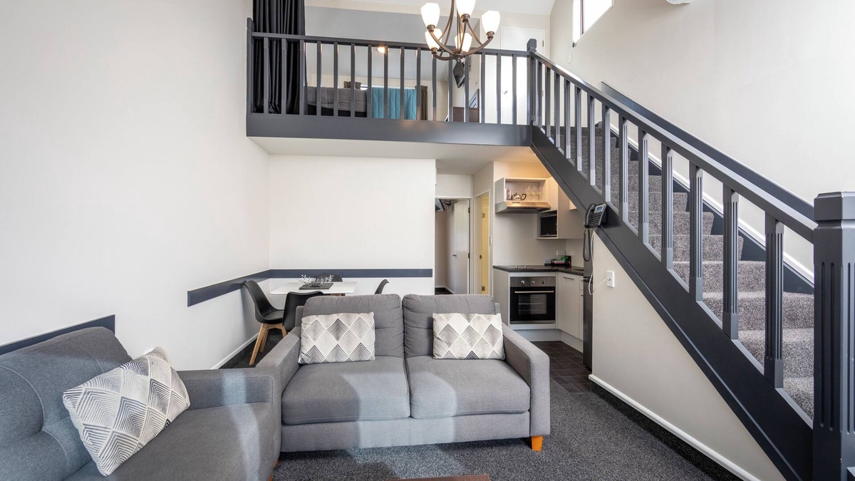 Merivale Hotel | Ashford Motor Lodge