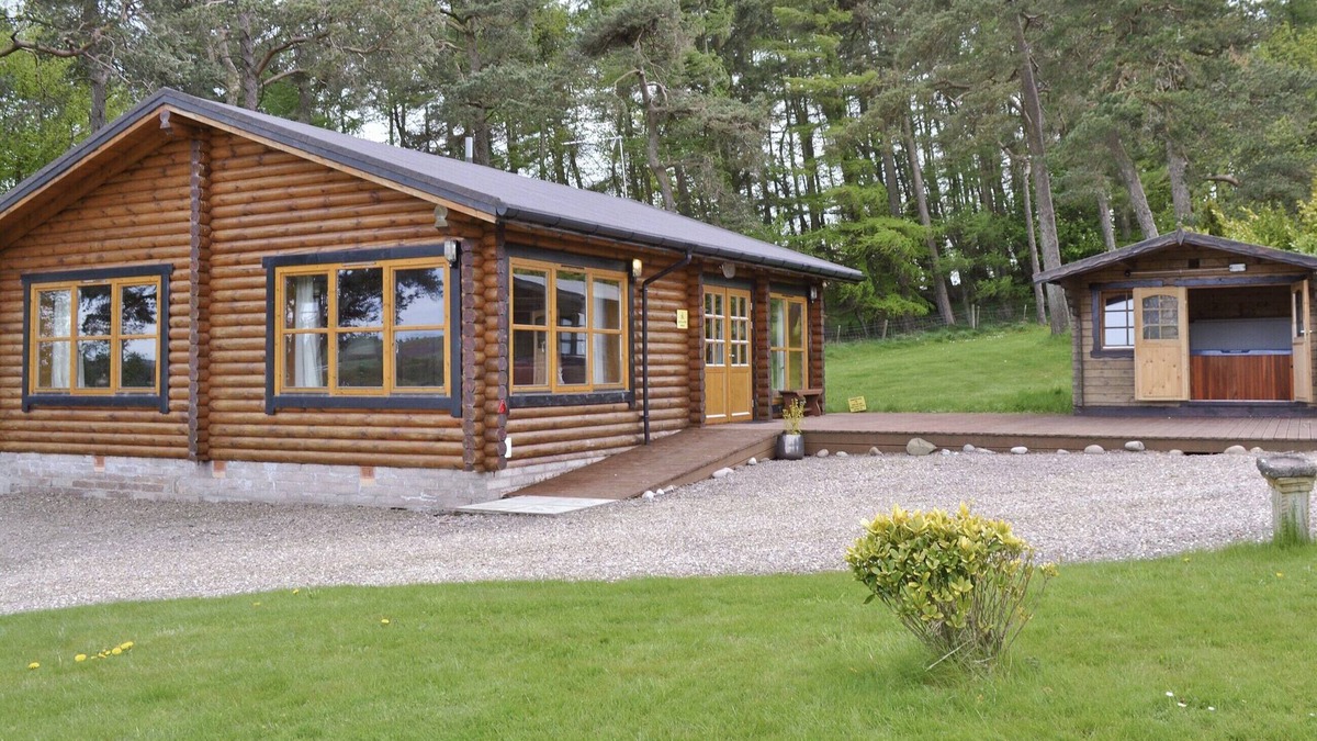 Glenfarg Cottage | Ashknowe Log Cabin - S4590