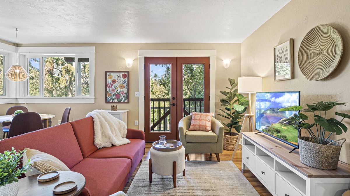 Ashland Apartment | Ashland Boho-Chic with a Yard