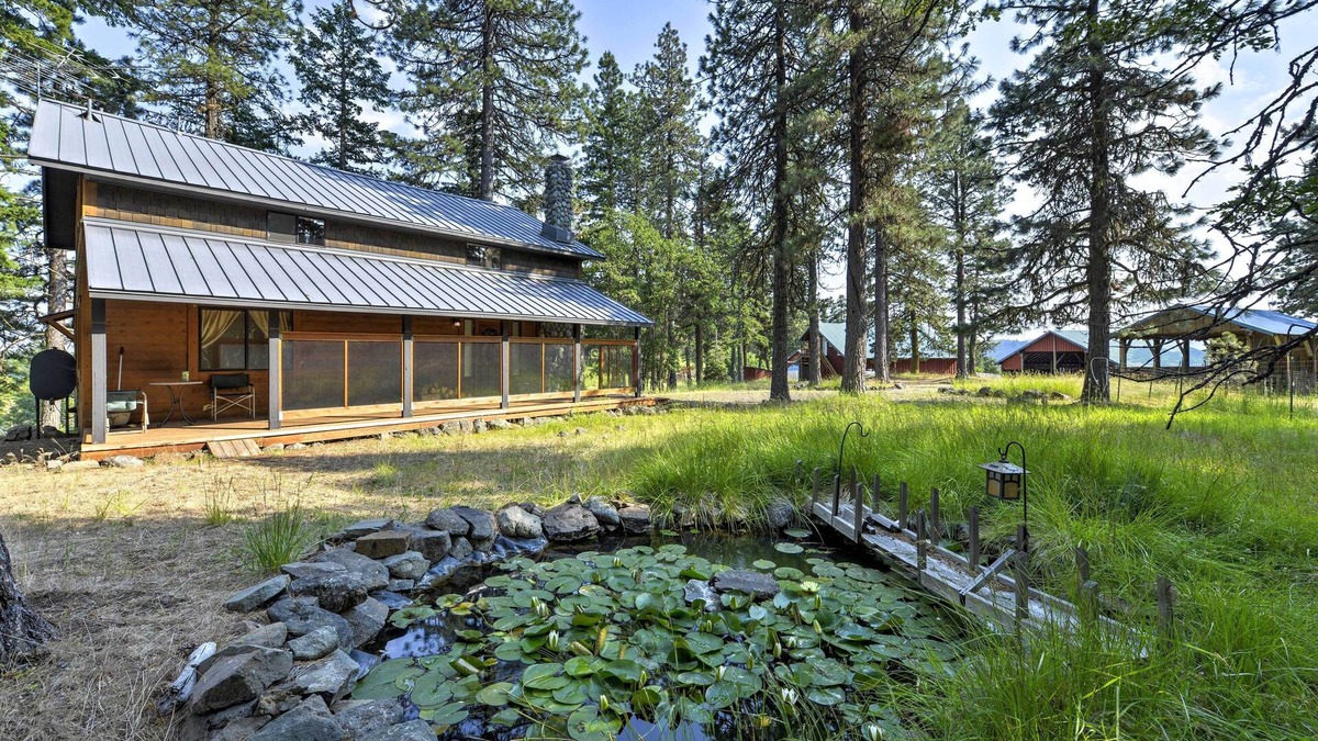 Ashland Cabin | Ashland Cabin on 170 Acres w/Mtn Views & Sauna!