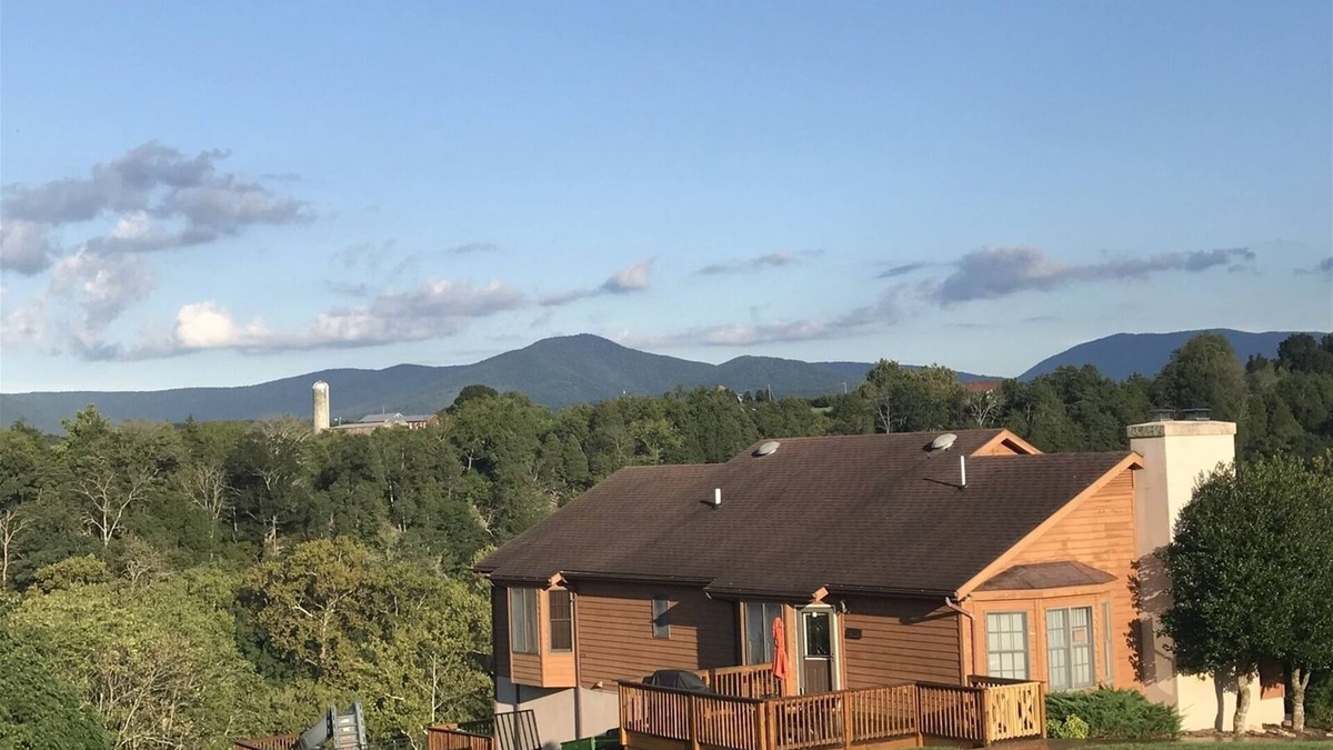 Luray Cabin | Ashleyrose on the River | 4 Bed, 3 Bath