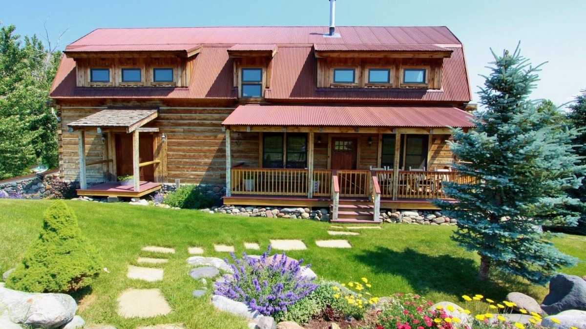 Emigrant Cabin | Ashling Ranch - Gorgeous, luxury log home with access to Yellowstone River!