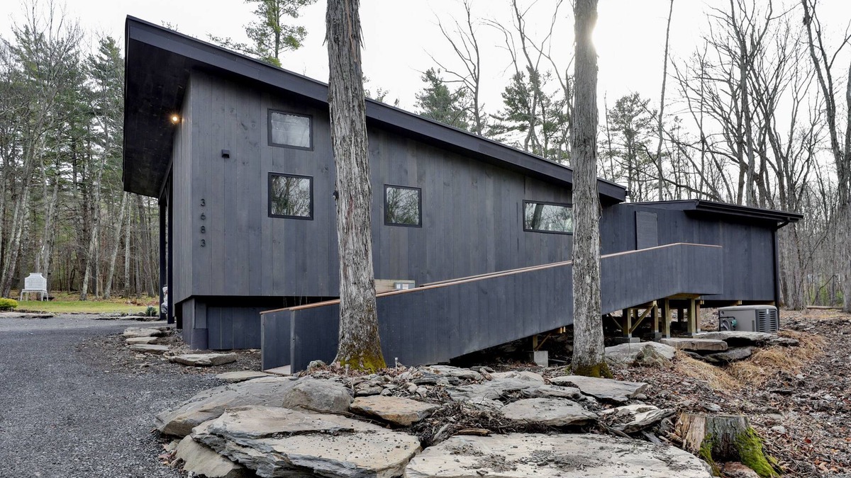 Town of Olive Apartment | Ashokan ArtHaus, Private Hot Tub, Wags Welcome!
