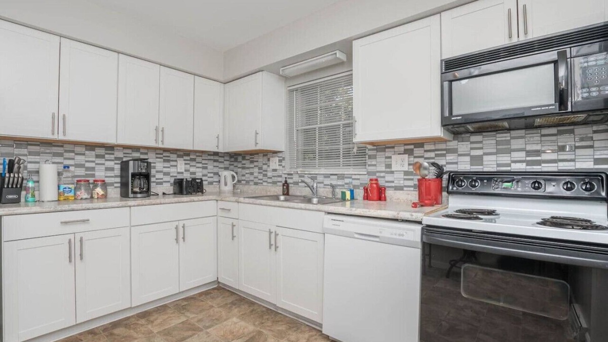 West Chester House | Ashwood Arbor 3 bedrooms 2 bath sleeps 8