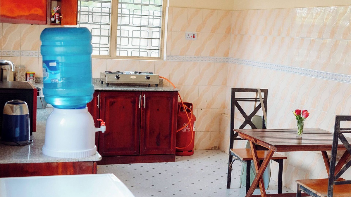 Mbezi Beach Bed & Breakfast | Asili Beach Housennwith access to the beach for endless walks