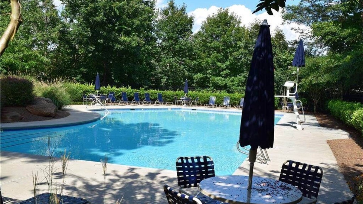 Stone Mountain House | Ask about our special rates for Traveling Nurses & Medical Professional/Student!