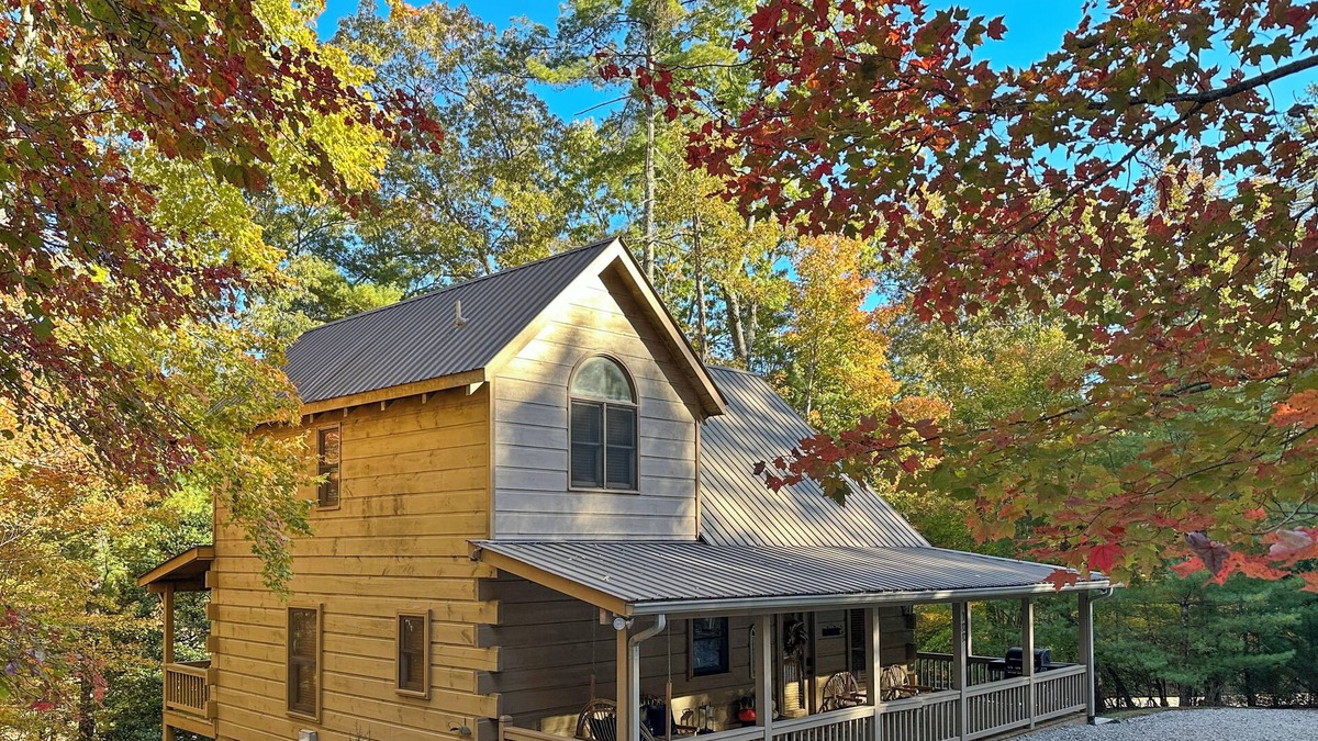 Cherry Log Cabin | Aska Bound - spacious family & pet friendly cabin near Toccoa River & Blue Ridge