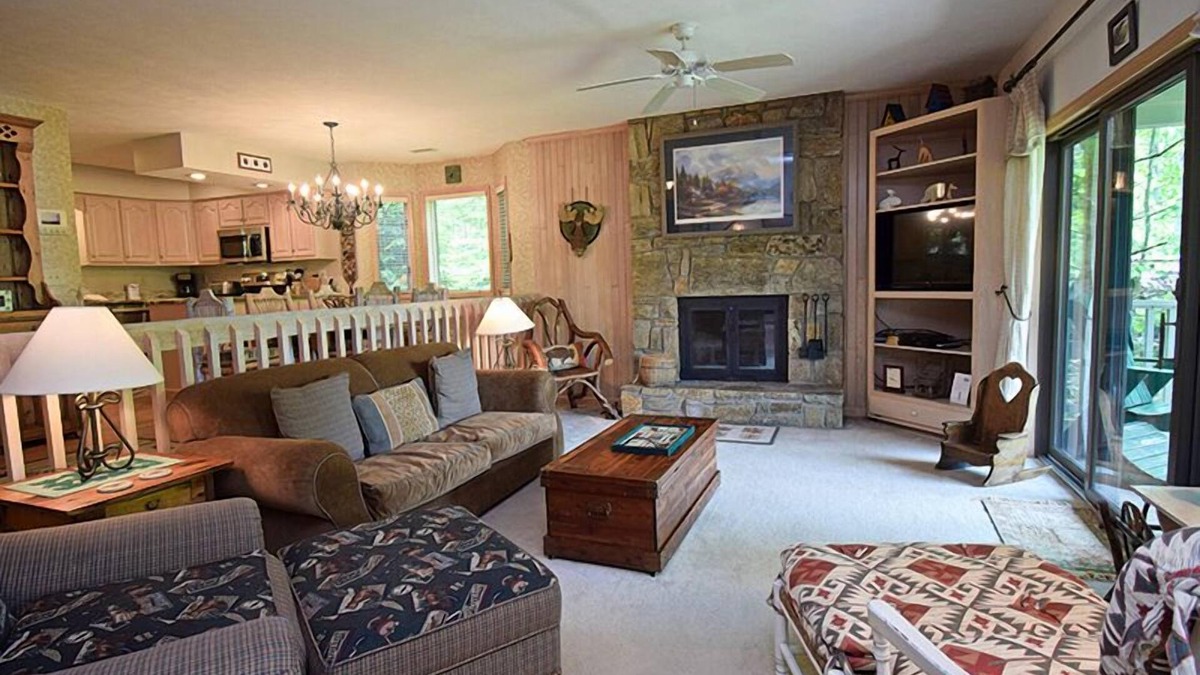 Blowing Rock Condo | Aspen 3 | Fireplace, Restaurant, Pool, Spa