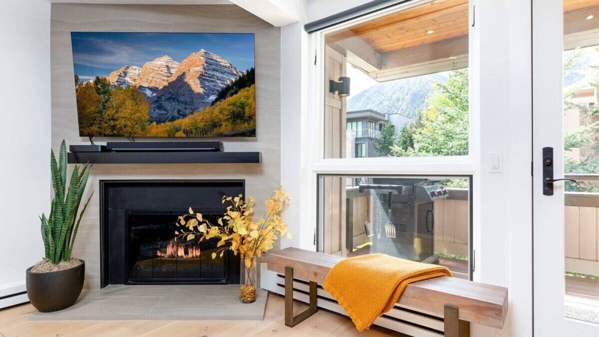 Aspen Apartment | Aspen Core Renovated 2 BR, 2 BA with AC