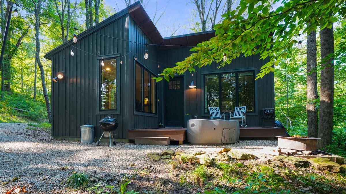 New Plymouth Cabin | Aspen Haus | Hocking Hills