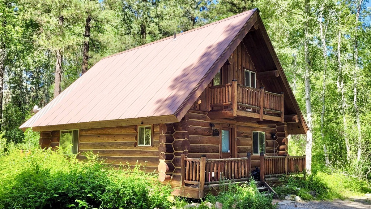 Winthrop Cabin | Aspen Hollow Cabin-Dog Friendly, Close to River and Walk to Ski Trail!