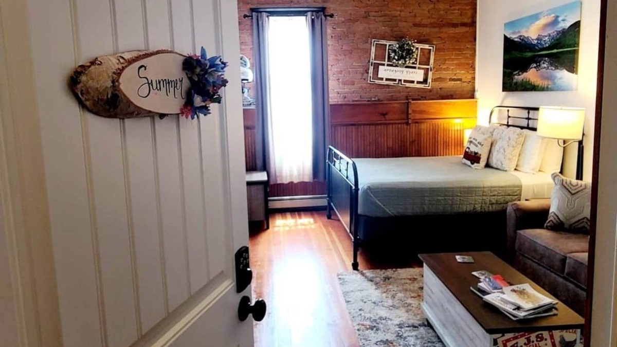 Creede Hotel | Aspen Inn - Summer Suite