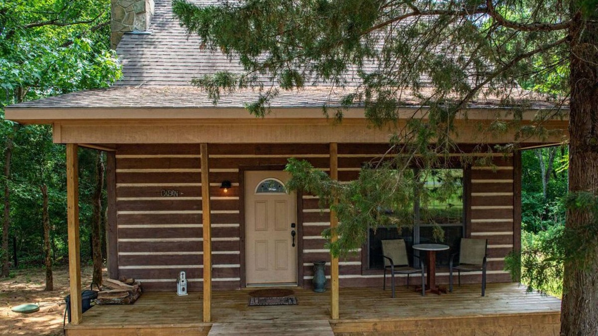 Lindale Cabin | Aspen-Rustic chic cabin in the piney woods of East Texas