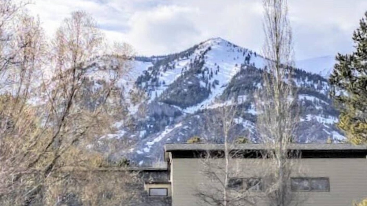 Moose Wilson Road Condo | Aspens-Spectacular mountain condo in great location!