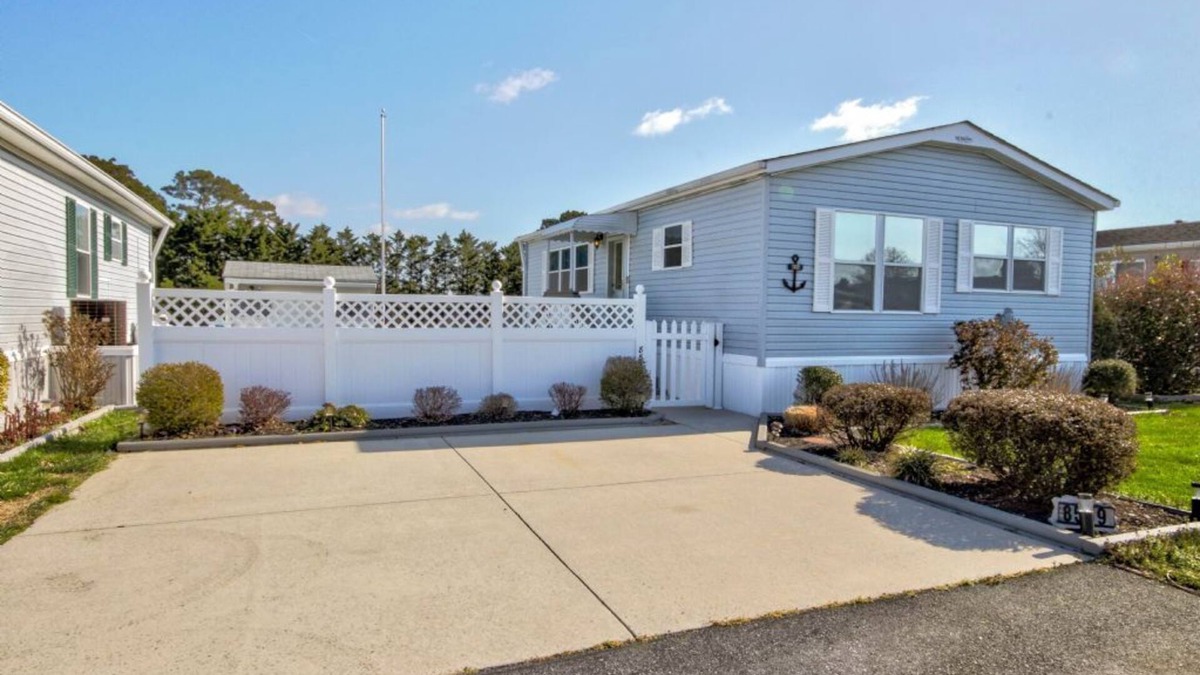 Assateague Pointe House | Assateague Pointe 2 br/1 ba 2 outdoor pools -in WOC.