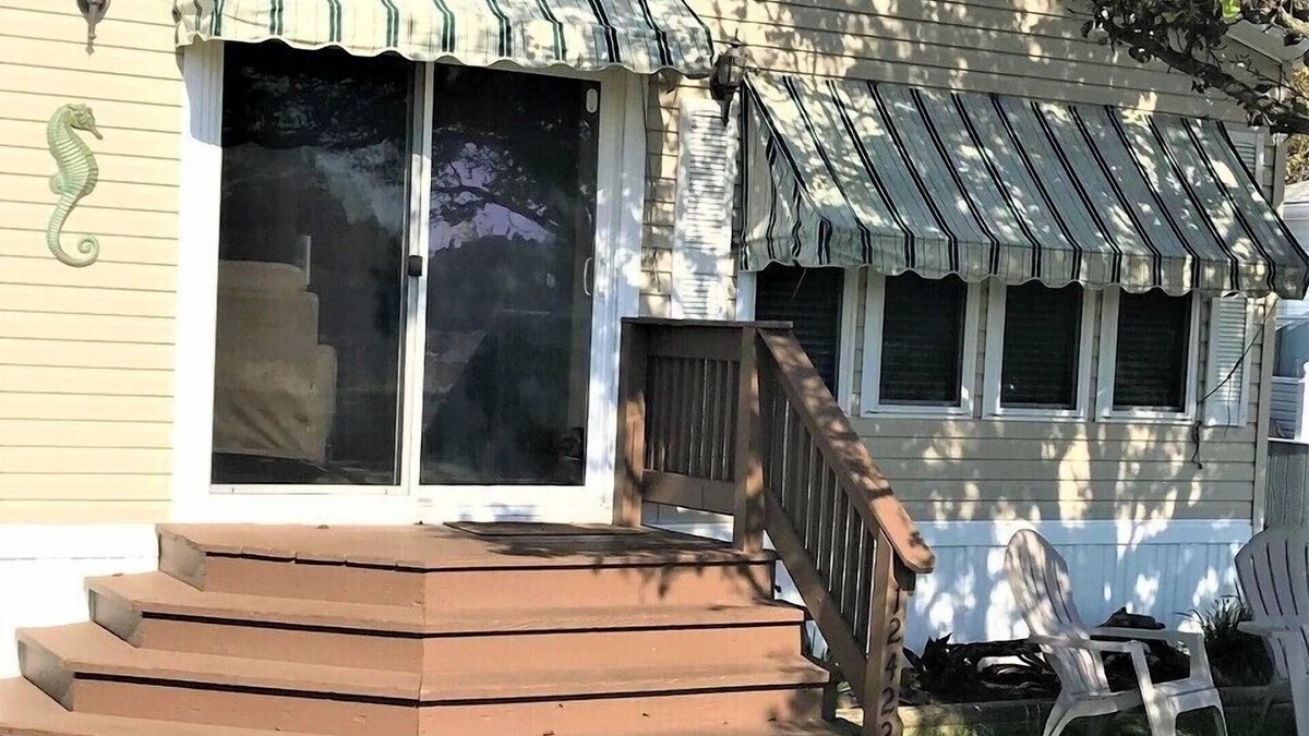 Assateague Pointe House | Assateague Pointe 2 br/1 ba 2 outdoor pools -in WOC.