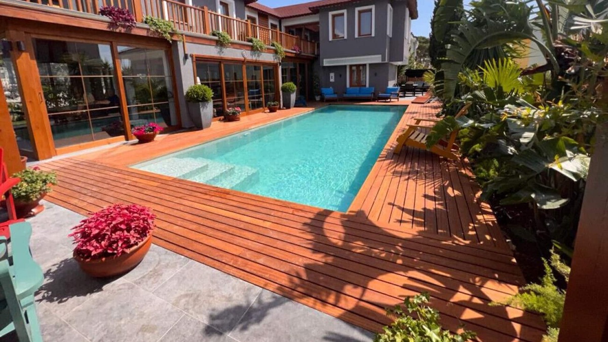 Ildır Koyu Apartment | Astonishing Seafront Villa in Cesme