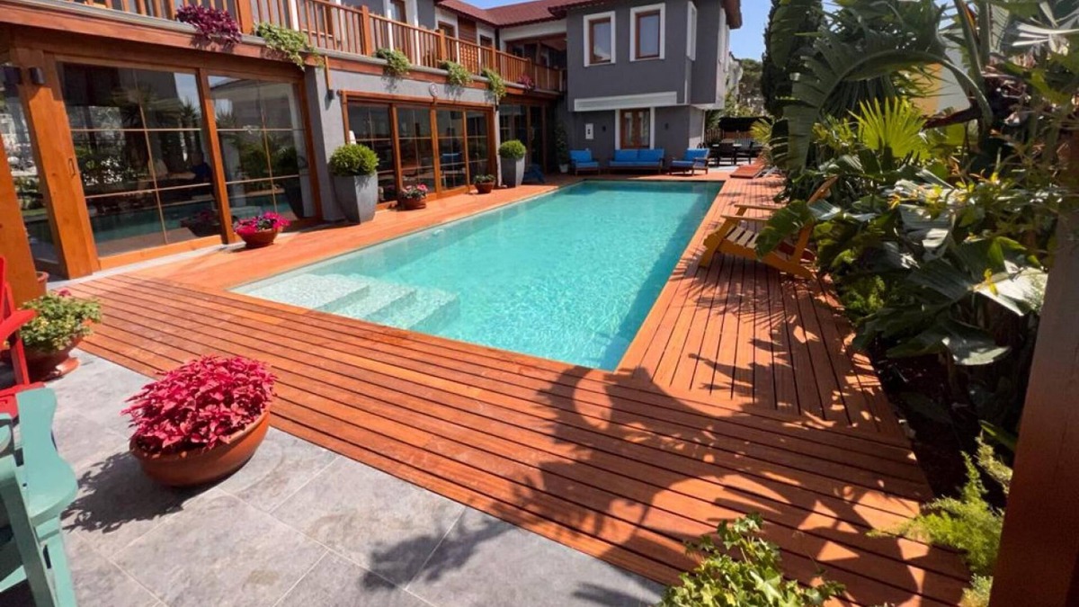 Ildır Koyu Apartment | Astonishing Seafront Villa in Cesme