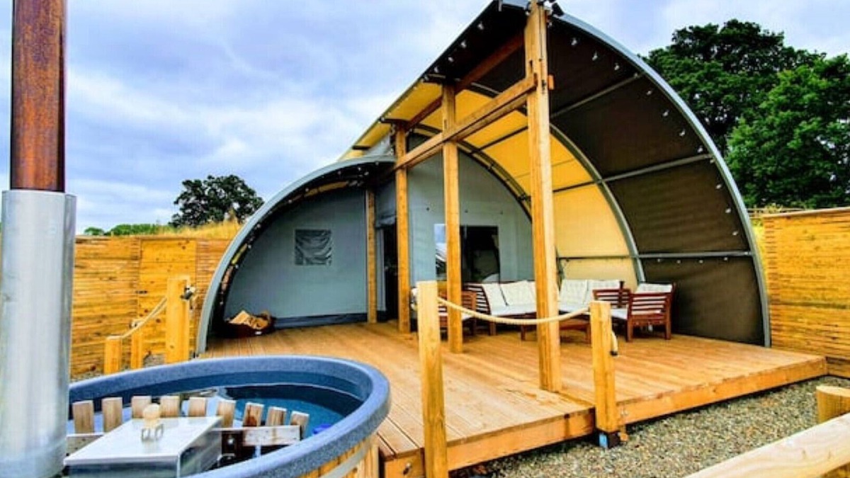 Great Witley Cabin | Astounding and unique valley eco Scandi Lodge with hot tub