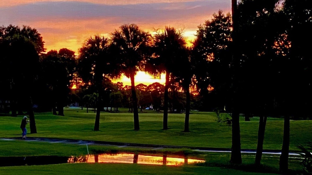 Braden River Condo | Astounding sunsets overlooking The Meadows Golf & Country Club