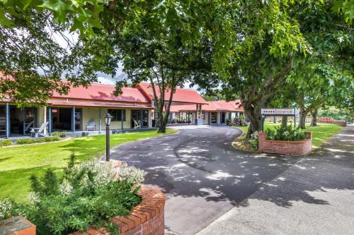Greytown Hotel | ASURE Oak Estate Motor Lodge