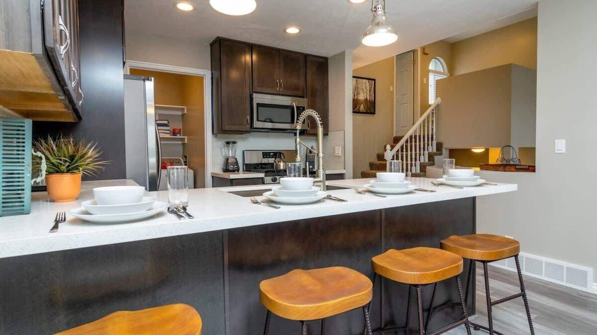 Cottonwood Heights Condo | At Base of Cottonwoods! * Private Hot Tub * Xbox *