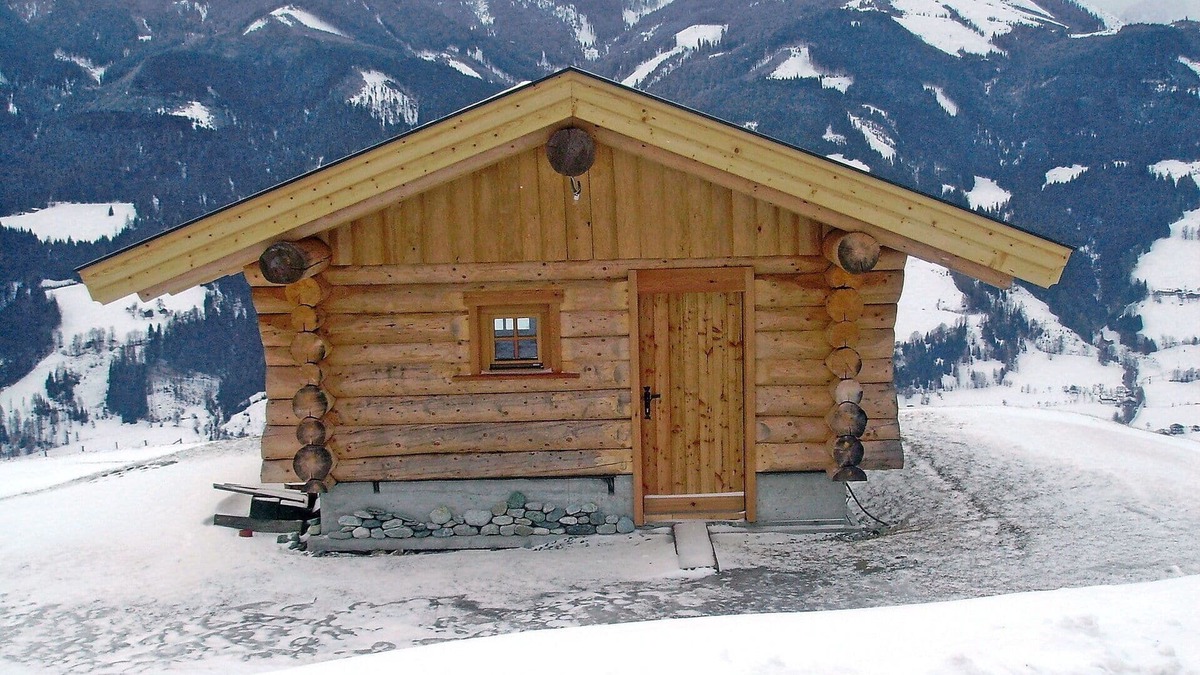 Bruck an der Grossglocknerstrasse Villa | Stunning villa for 5 people with WIFI, TV, balcony and parking
