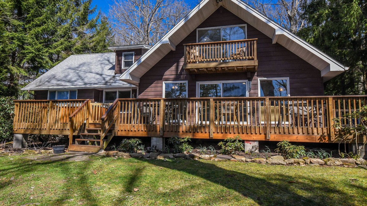 Swanton House | At Ease | Lakefront with Hot Tub & Private Dock!