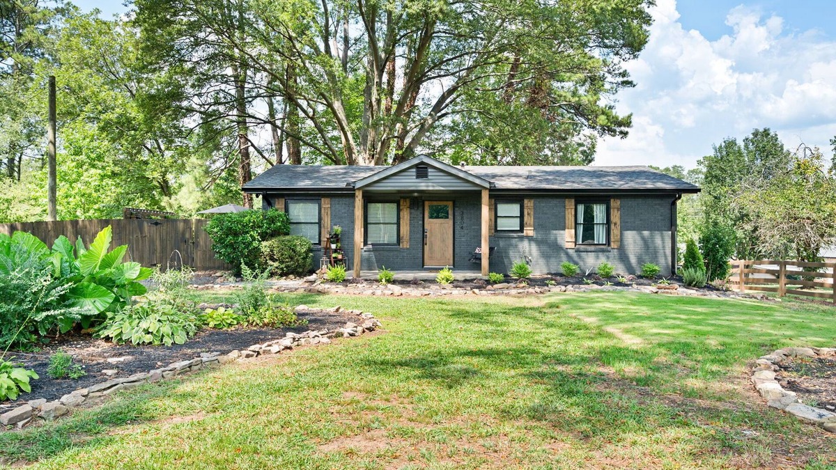 Acworth House | At Home in Acworth!