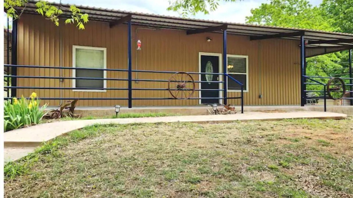 Sulphur House | At Lake of the Arbuckles