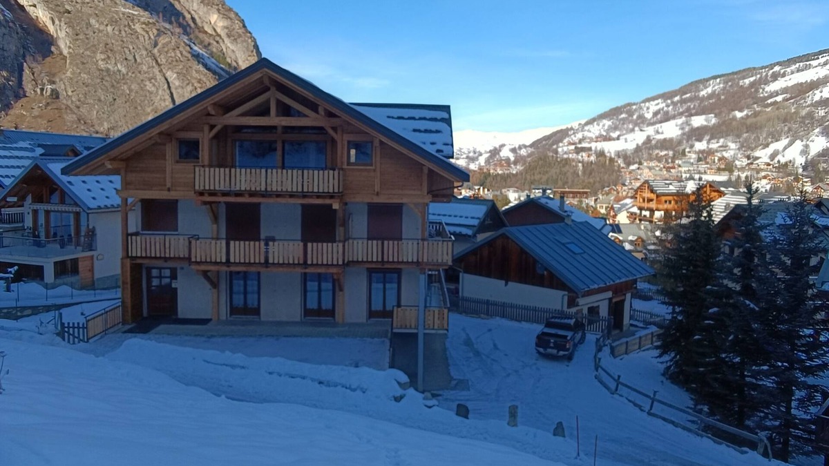 Valloire Apartment | At Riton app. 3 pers. 3 * quiet, close to shops, at the foot of the slopes