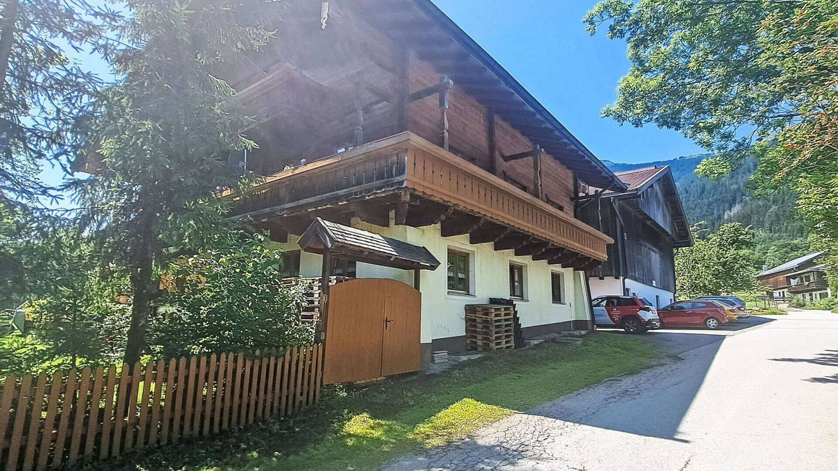 Saalfelden am Steinernen Meer Apartment | Beautiful apartment for 6 guests with WIFI, TV, balcony, pets allowed and parking