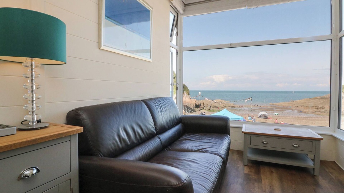 Hele Cottage | AT THE BAY APARTMENT, family friendly in Hele Bay, Ilfracombe