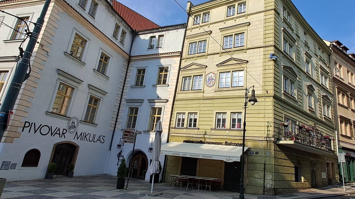 Hradcany Apartment | At the Blue Lion - Apartment for 7 Guests - Parking Assistance