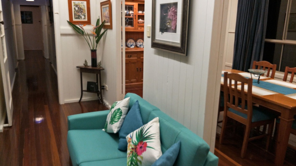 Eagle Heights Apartment | At the Centre of Gallery Walk, Tamborine Mountain