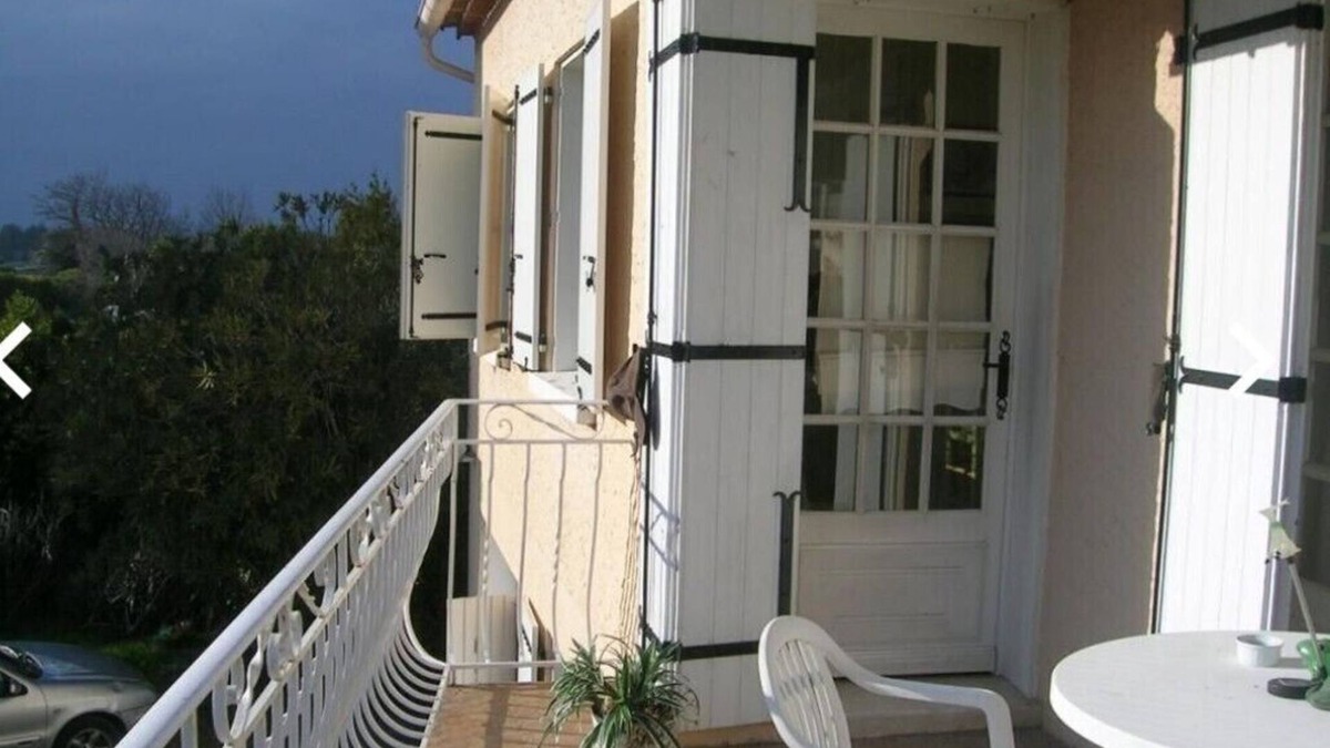 Bollene House | At the crossroads, Les Mésanges house.
