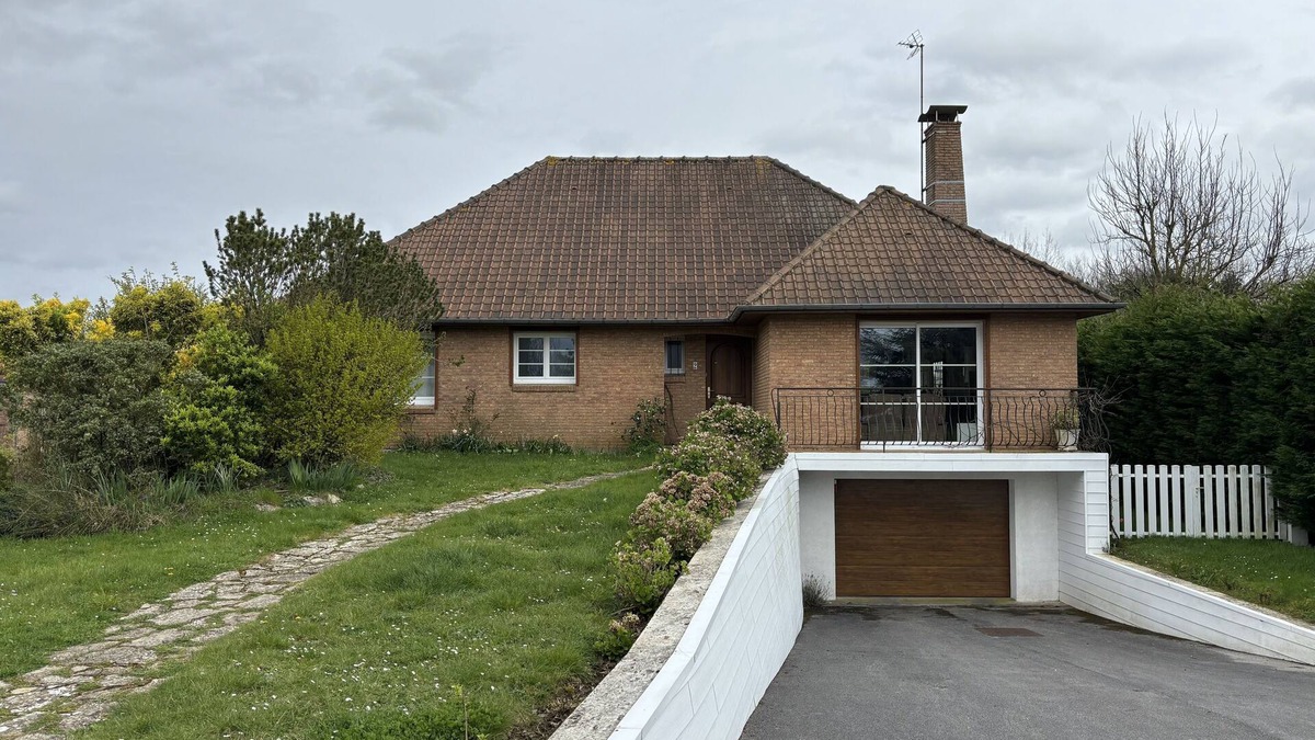 Etaples House | At the edge of the woods
