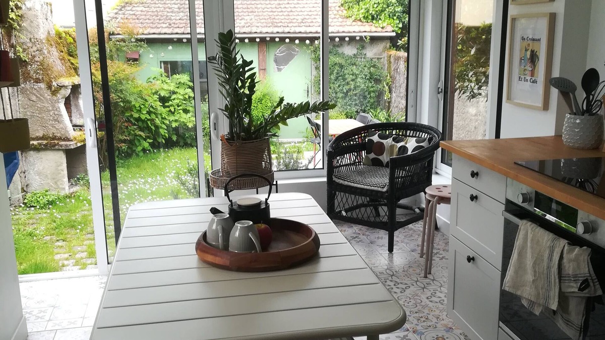 Trentemoult House | At the entrance to the charming village of TRENTEMOULT, La maison de Joséphine,