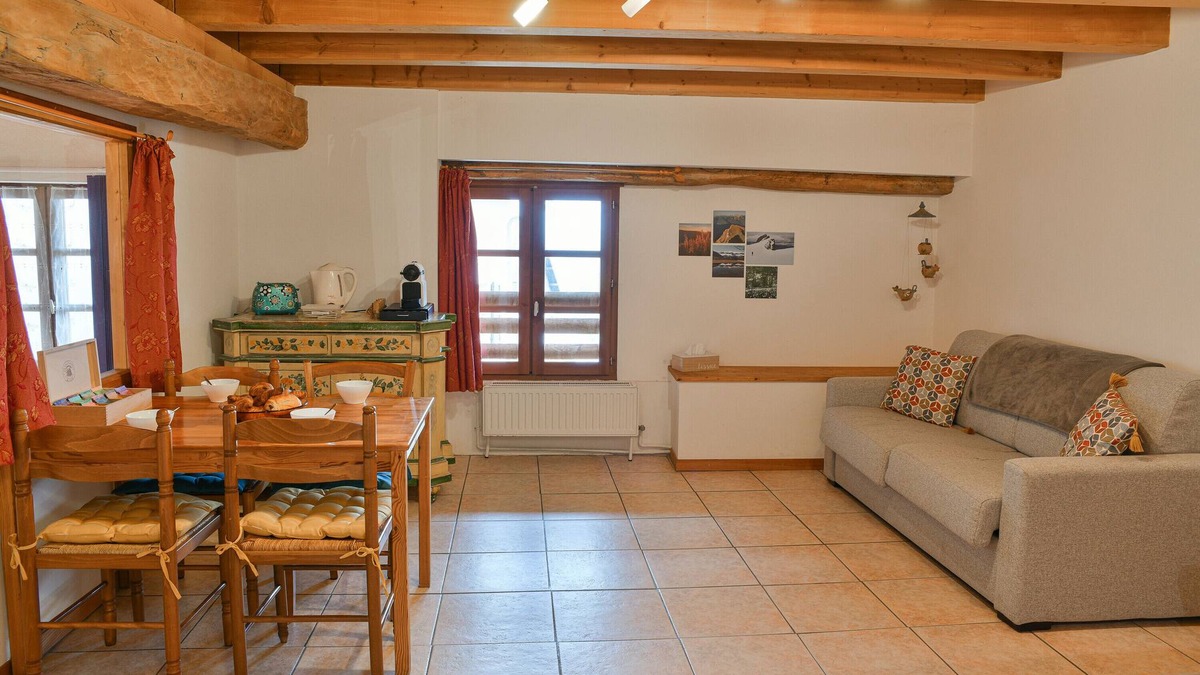 Saint-Pierre-d'Albigny House | At the Foot of the Castle - Parking, WiFi, Garden - Savoie College