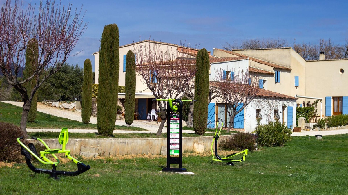 Peypin-d'Aigues Apartment | At the foot of the luberon, apartment with terrace on domain with pool