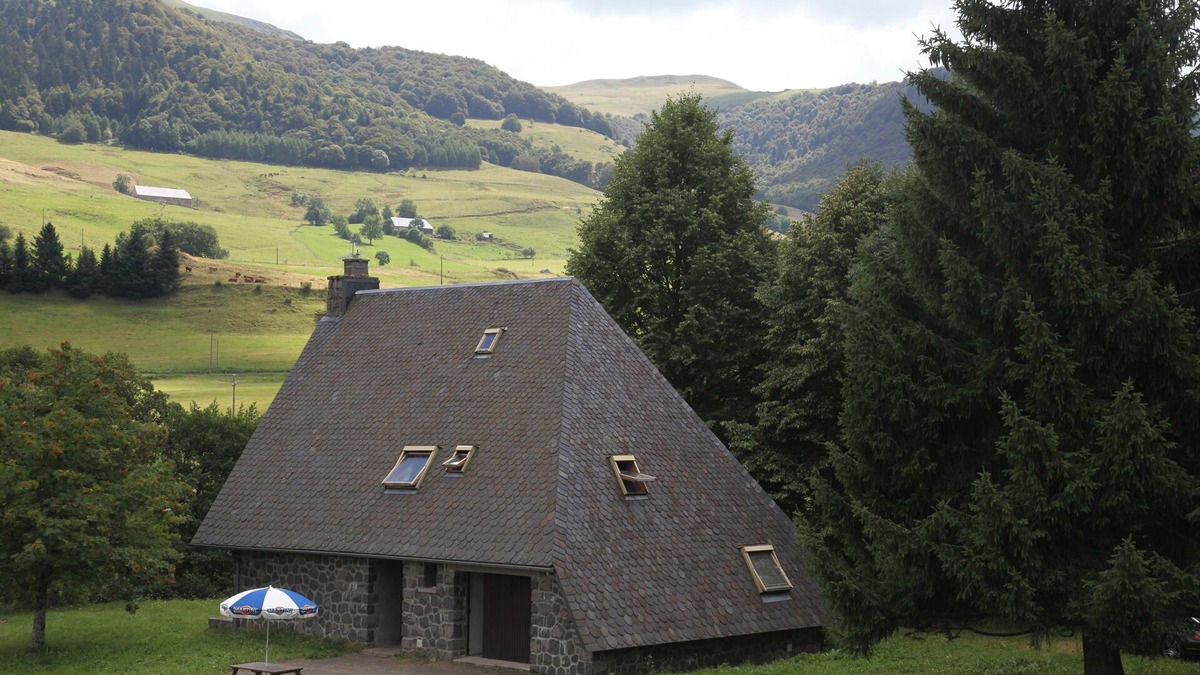 Le Claux House | At the foot of Puy Mary, chain of volcanoes, character house, approx. very calm