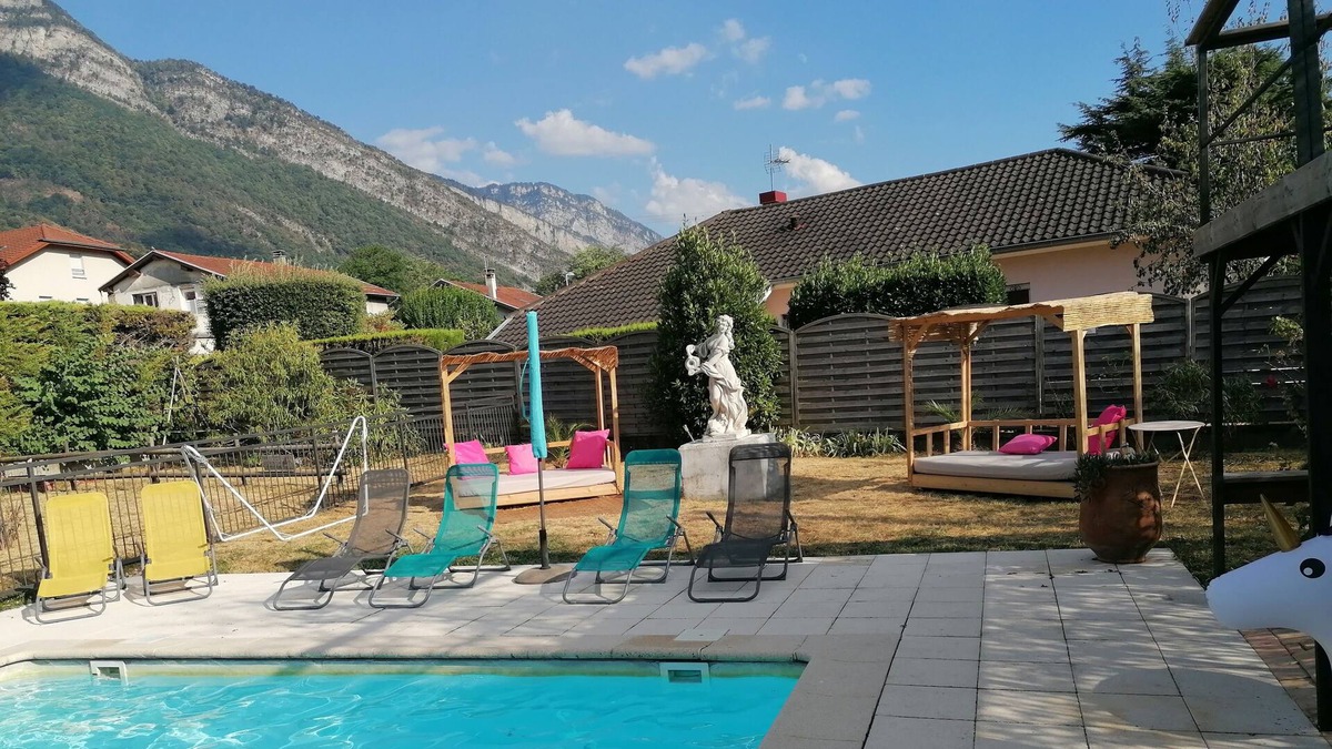 Voreppe Apartment | At the foot of the Chartreuse and Vercors pool access apartment 9