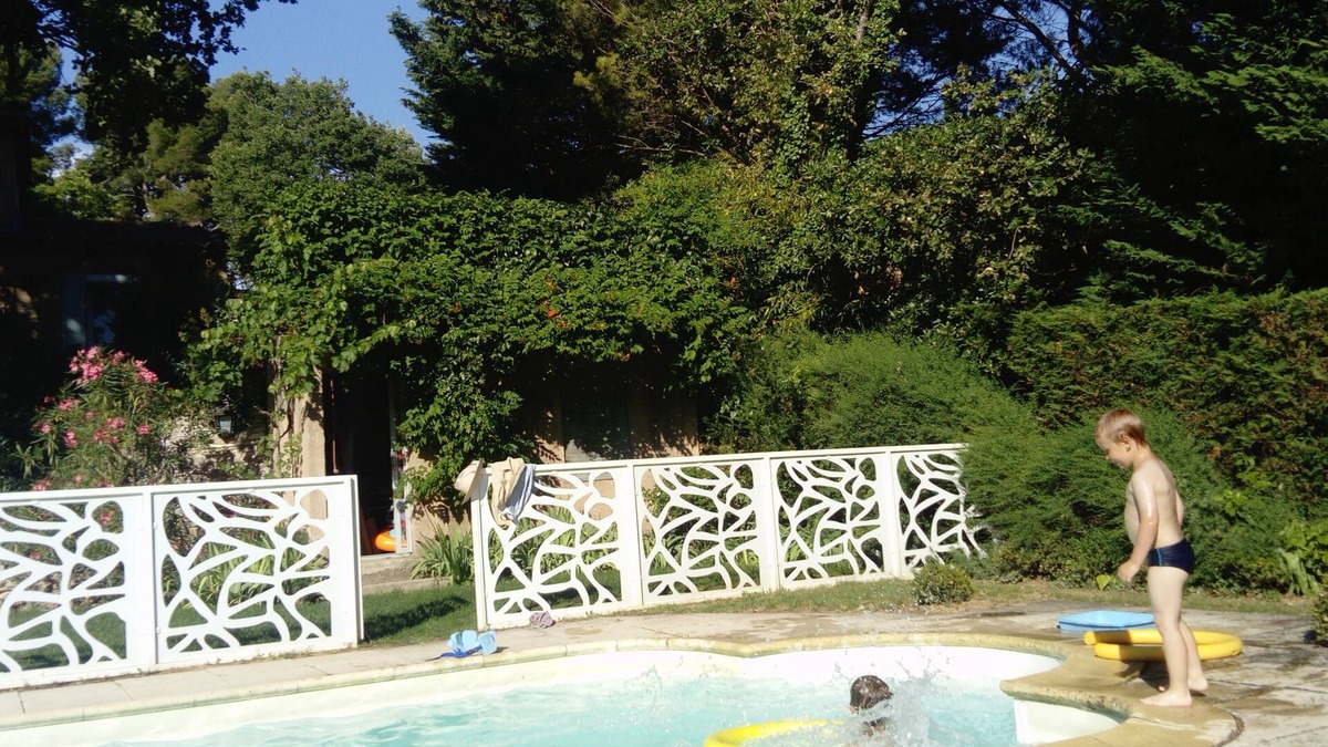 Robion House | At the foot of the Luberon, charming house, very quiet near village center.