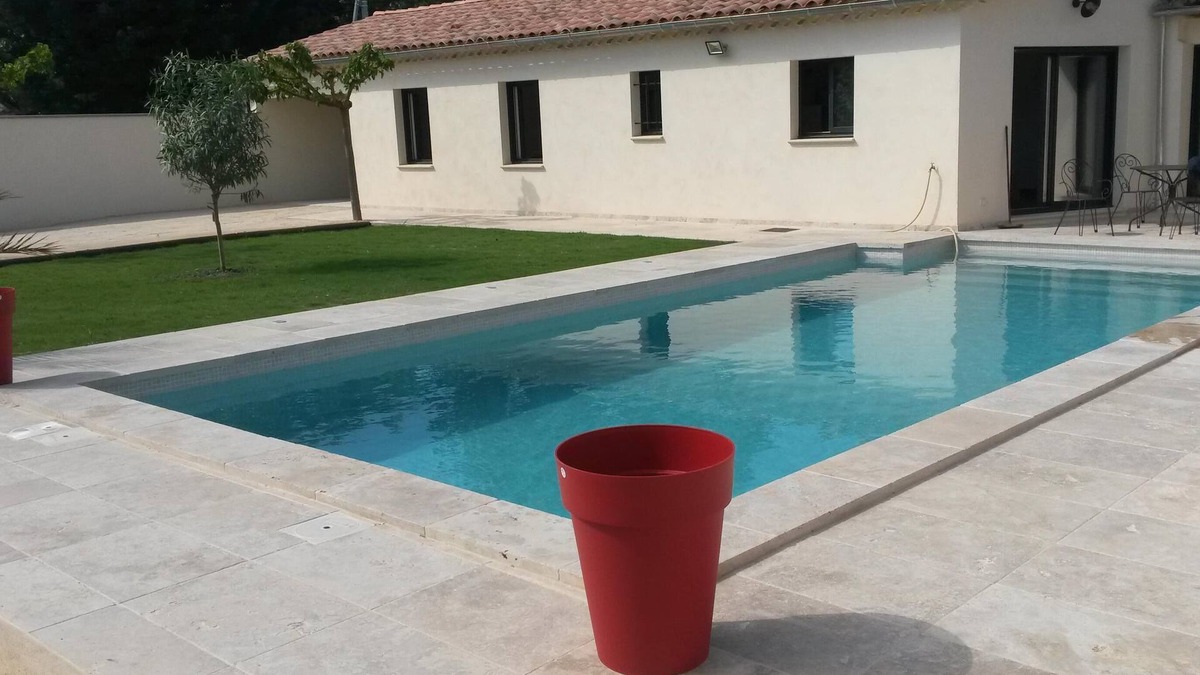 Monteux Cottage | At the foot of Ventoux, new air-conditioned gîte with private pool