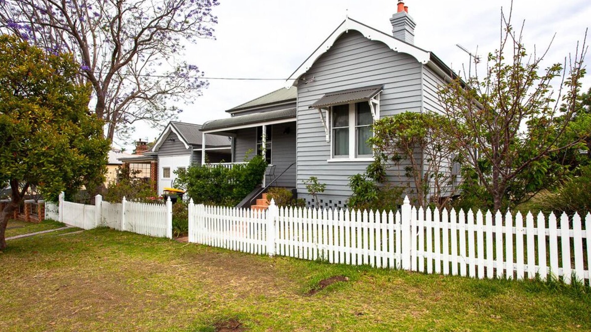 Nowra House | At the heart of Shoalheaven - 15 Min to Berry & Beach