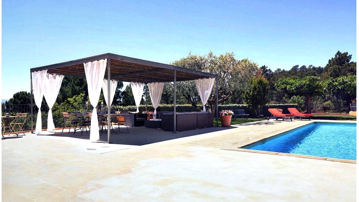 Roussillon Villa | At the heart of the ocher cliffs of Roussillon, renovated villa with private pool