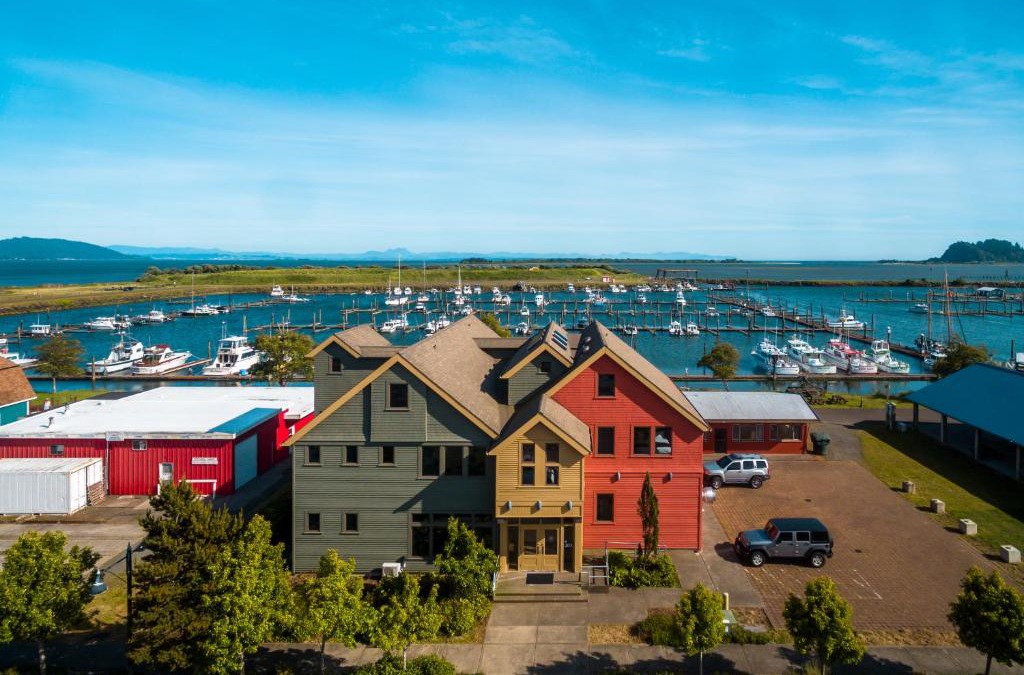 Ilwaco Hotel | At The Helm Hotel