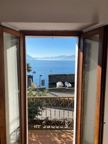 Colmegna Apartment | At the Lake