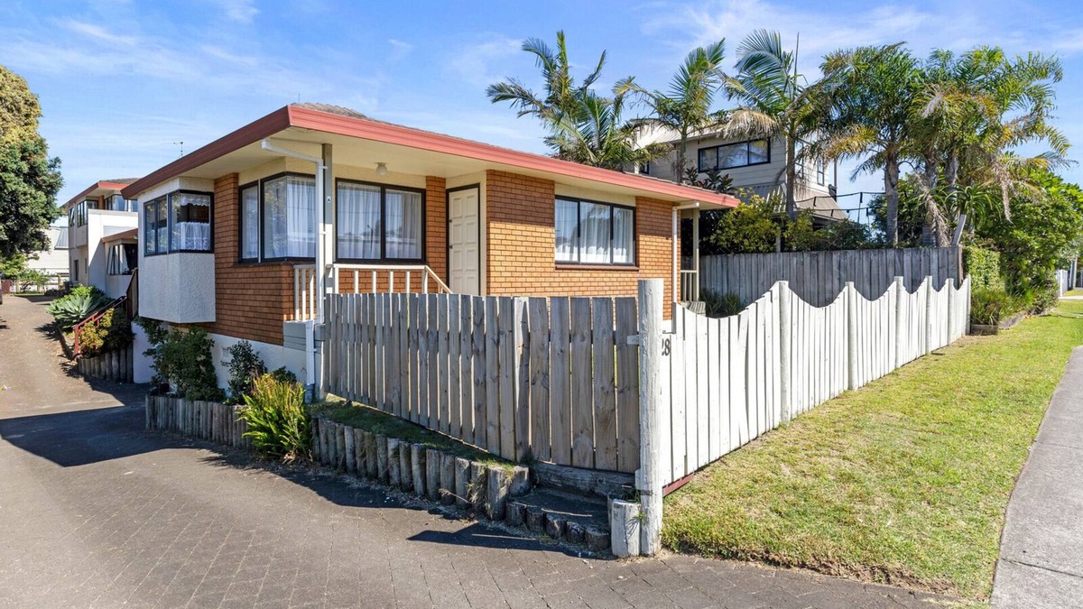 Mount Maunganui Cottage | At The Mount - Mt Maunganui Holiday Home