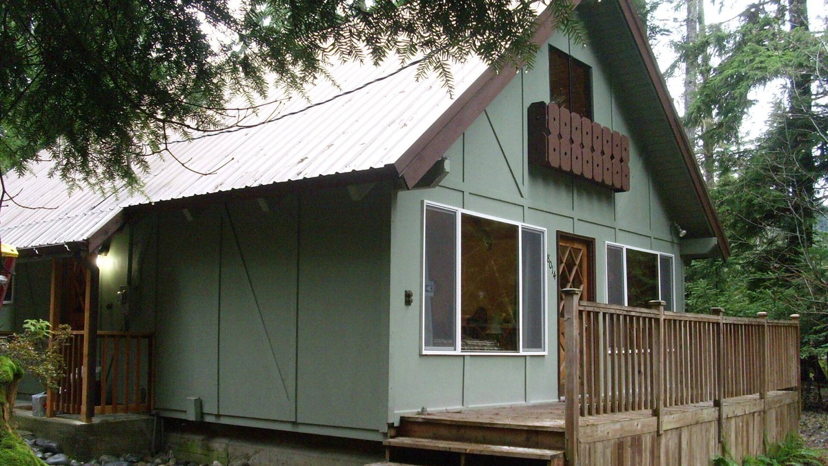 Ashford Cabin | At the Nisqually entrance to Mt. Rainier National Park